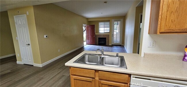 Foto del edificio - 41410 Juniper St