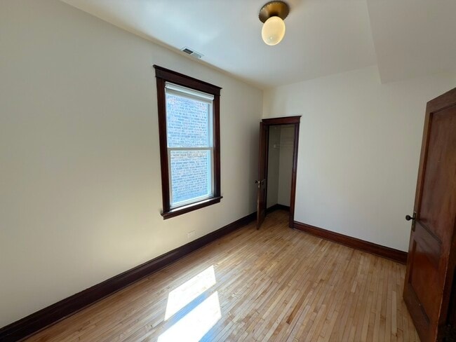 Building Photo - 2528 W Cortez St