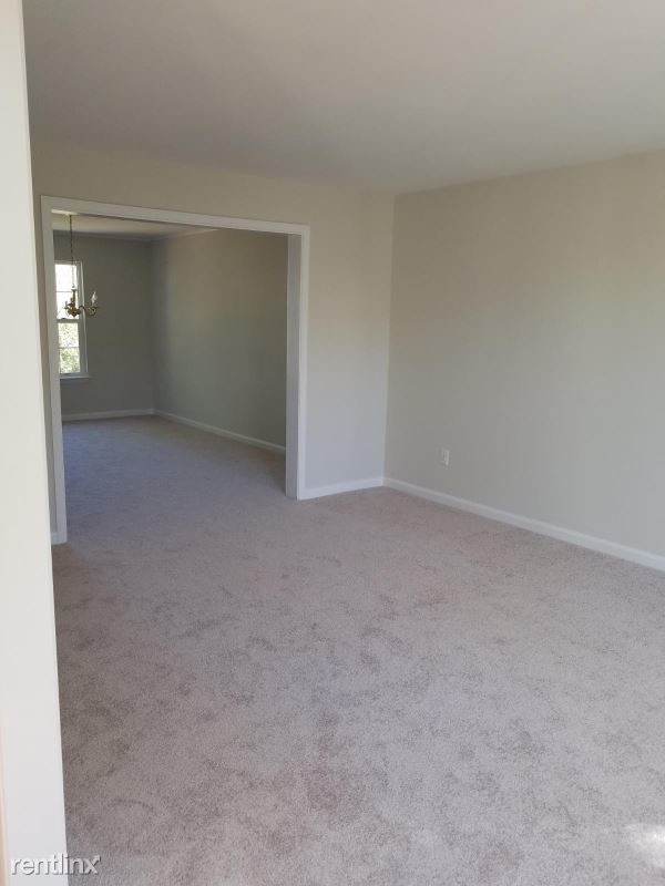 Building Photo - 5 br, 3 bath House - 9229 Matthew Dr