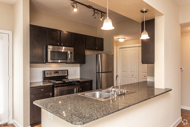 2HAB, 2BA - 1024SF Cocina - Cibolo Crossing Apartments