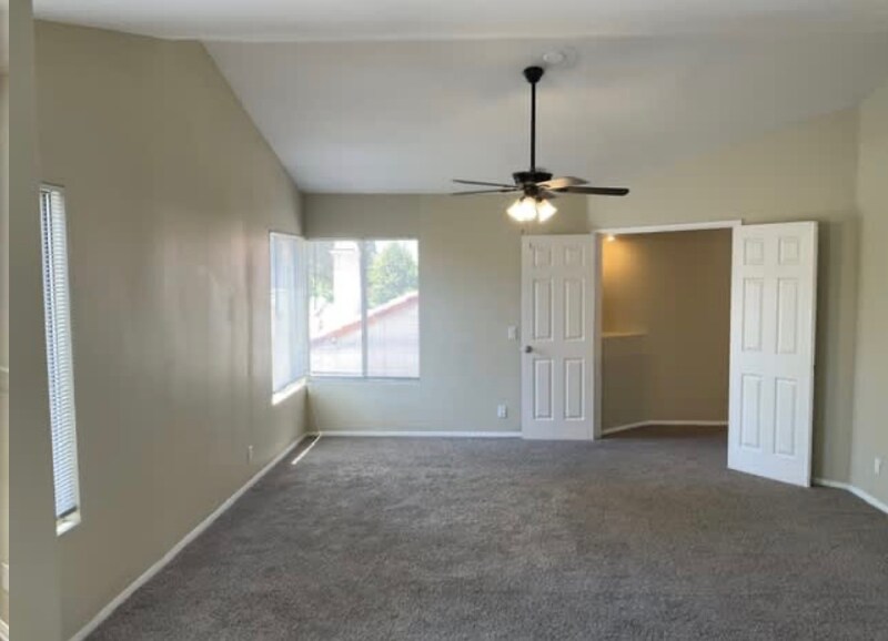 Foto principal - 9350 Ruffner Ave