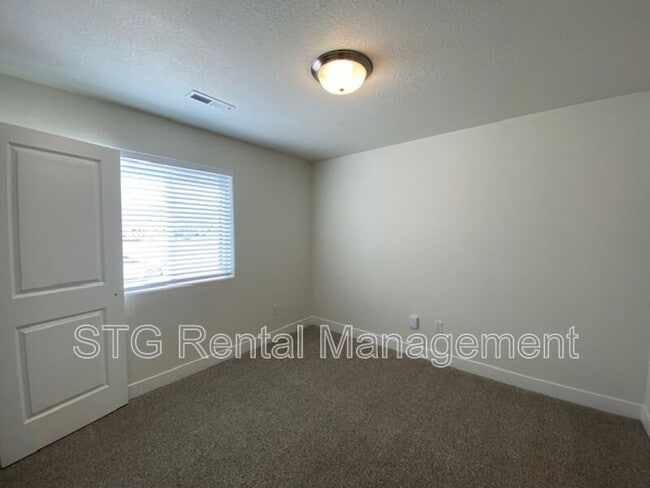 Building Photo - 554 W 2350 N