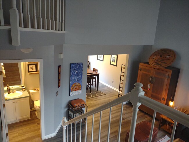 Foto del edificio - Extraordinary Three Bedroom/Two and a Half...
