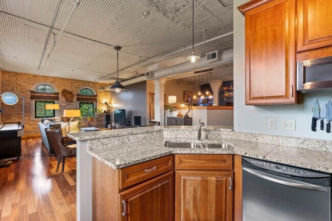 Kitchen - 1818 N Water St