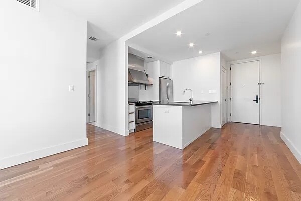 Foto principal - 5527 Myrtle Ave