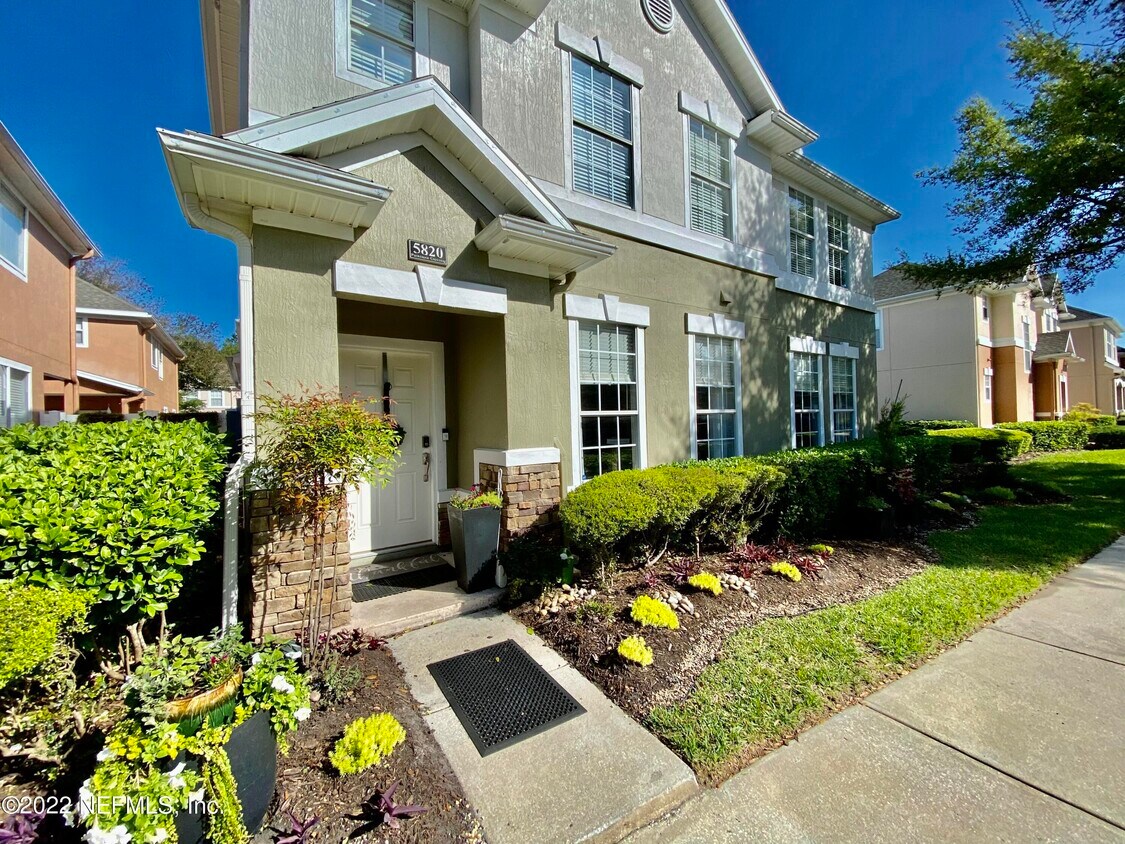 5820 Parkstone Crossing Dr, Jacksonville, FL 32258 House Rental in