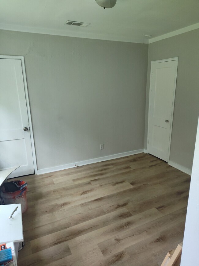 Building Photo - 2613 Emerald Dr
