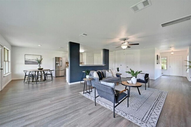 Foto del edificio - 6912 Crestone Rd