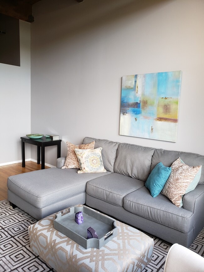 Building Photo - 1500 W Monroe St