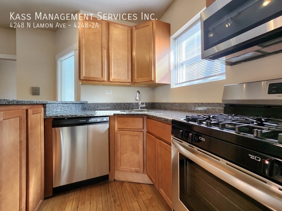 Foto principal - Perfect Portage Park Rehabbed 2 bed with H...