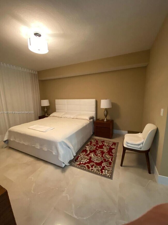 Foto del edificio - 300 Sunny Isles Blvd