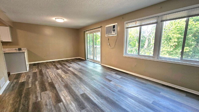 Building Photo - 13870 Glendale Trail