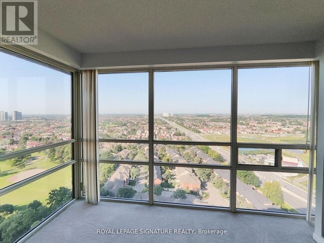 Photo du bâtiment - 50 Eglinton Ave W