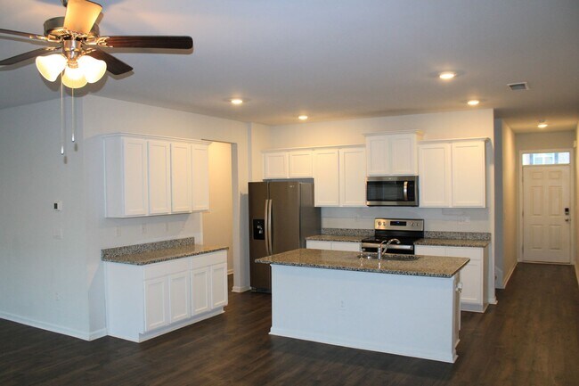 Foto del edificio - 3 Bedroom 2 .5 Bath Townhome Hephzibah!