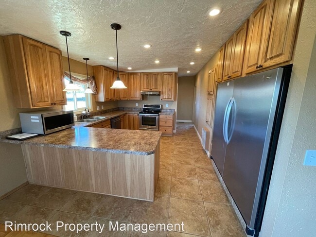 Building Photo - 6 br, 3 bath House - 2607 Trails End Rd