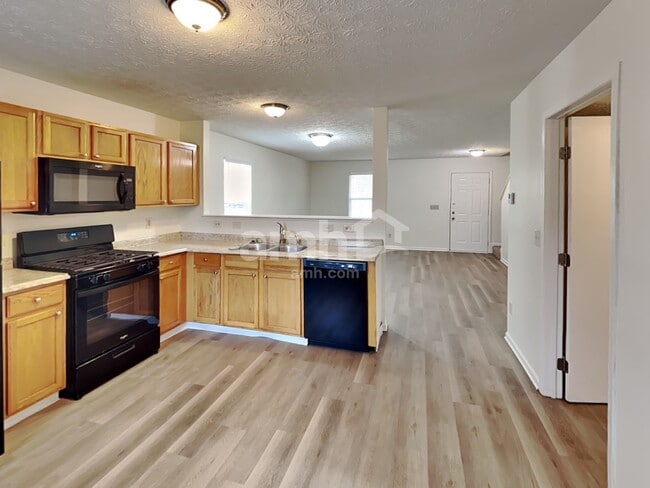 Foto del edificio - 7504 Hemrich Dr