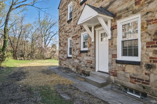 Building Photo - 310 Riverview Ave
