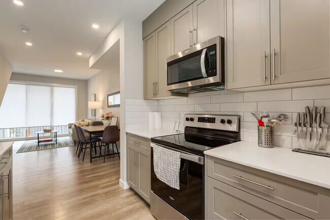 Building Photo - 126 Skyview Ranch Cir NE