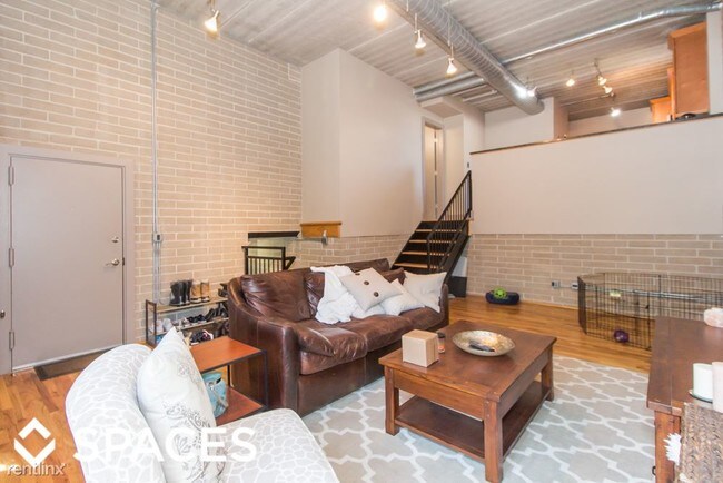 Building Photo - 3754 N Wilton Ave