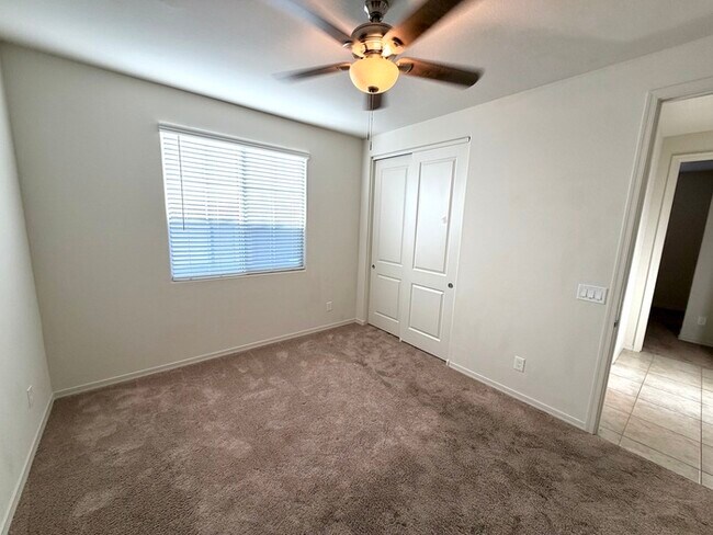 Foto del edificio - Beautiful 4BR/3BA single-story home in Harvest Queen Creek! Built in 2021 with 2,306 SF, den, che...