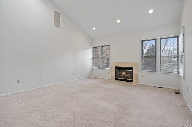 Building Photo - 93 Hunt Dr