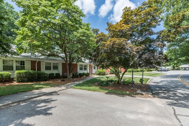 Building Photo - Wonderful Furnished Condo Close to Wake Fo...