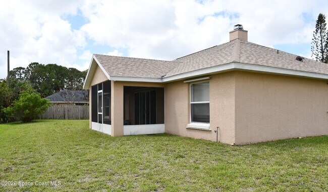 Foto del edificio - 995 Black Coral Ave NW