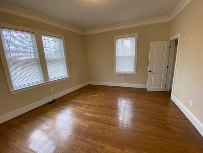 Building Photo - 21 Lamartine St