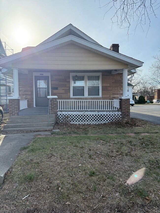 Building Photo - 1307 S Pasfield St