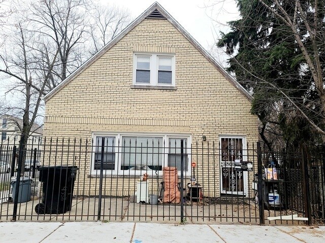 Primary Photo - 4358 S Campbell Ave