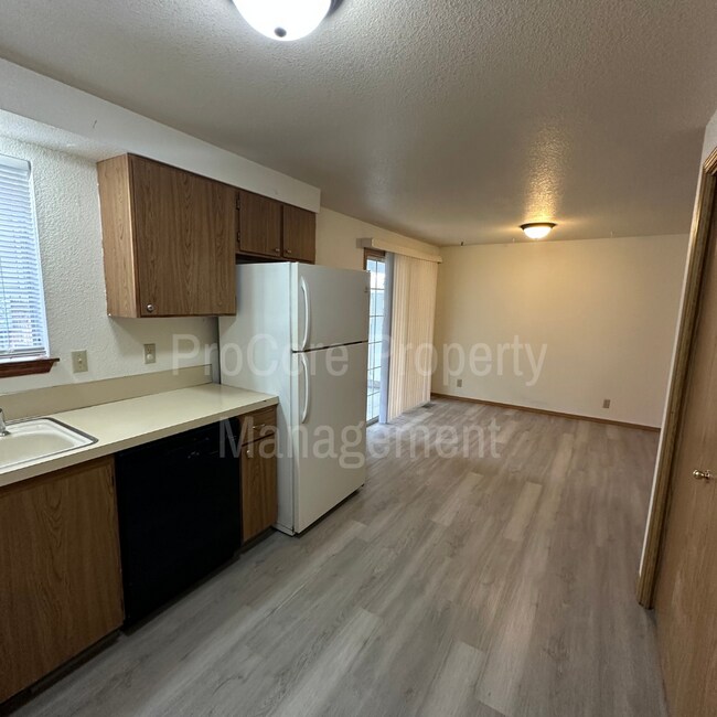 Foto del edificio - 3704 W Rose Hl St