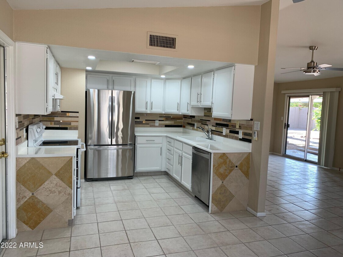 Foto principal - 6920 E Grandview Dr