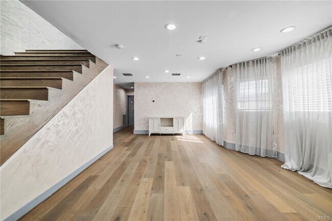 Foto del edificio - 17153 Rayen St