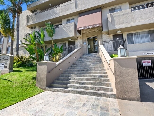 Building Photo - 10801 Rose Ave