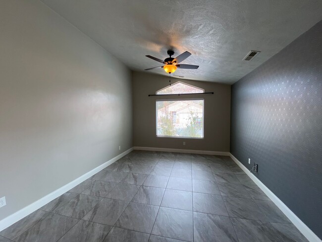Building Photo - ADORABLE HOUSE FOR RENT IN HURRICANE