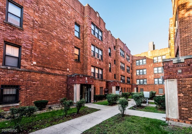 Building Photo - 7110 S Ridgeland Ave
