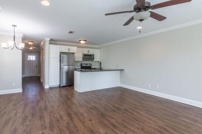 Building Photo - 212I Carver Ln