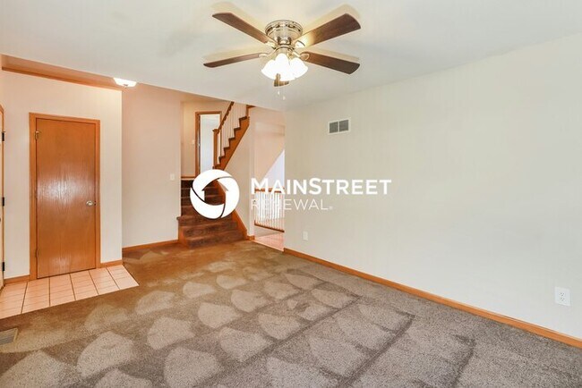 Foto del edificio - 4 Bedroom Pet-Friendly Home in Lee's Summit, MO with Main Street Renewal