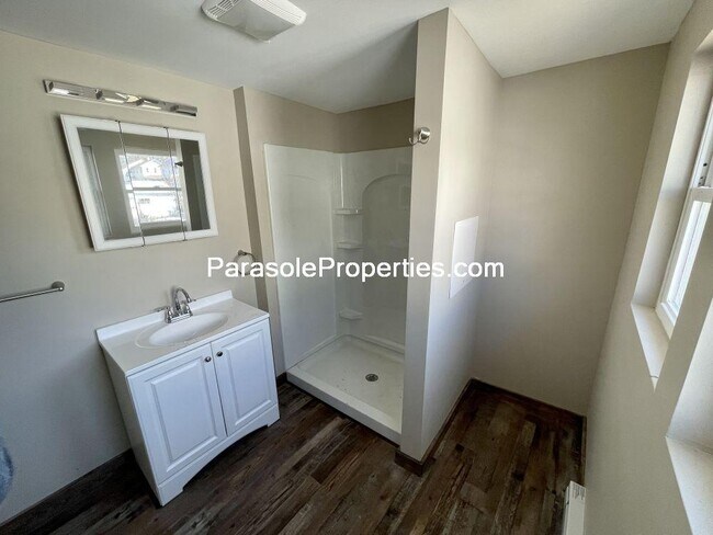 Foto del edificio - 1813 Price St 2nd Floor Rear