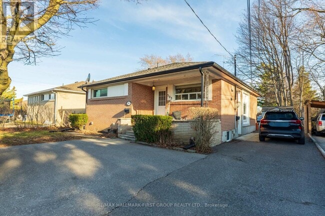 Building Photo - 303 Rossland Rd W