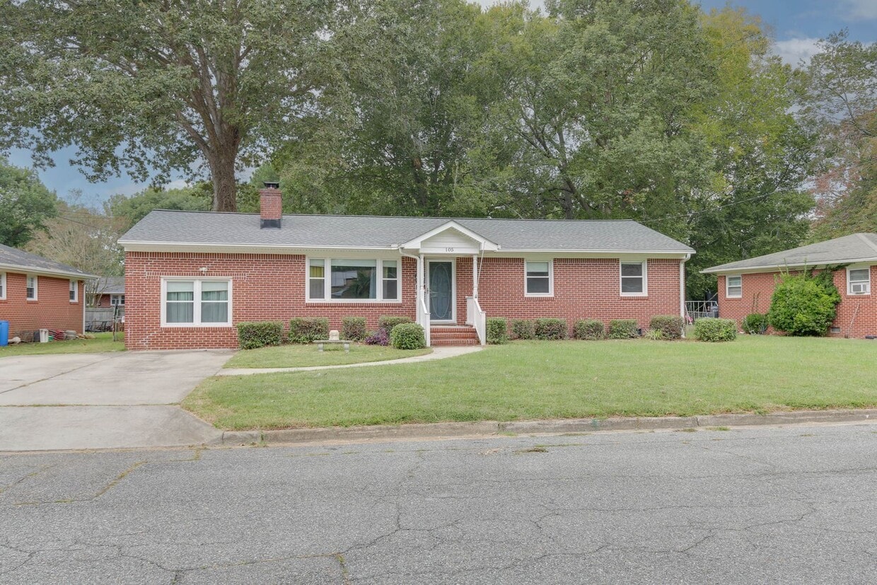 Foto principal - 105 Adams Dr