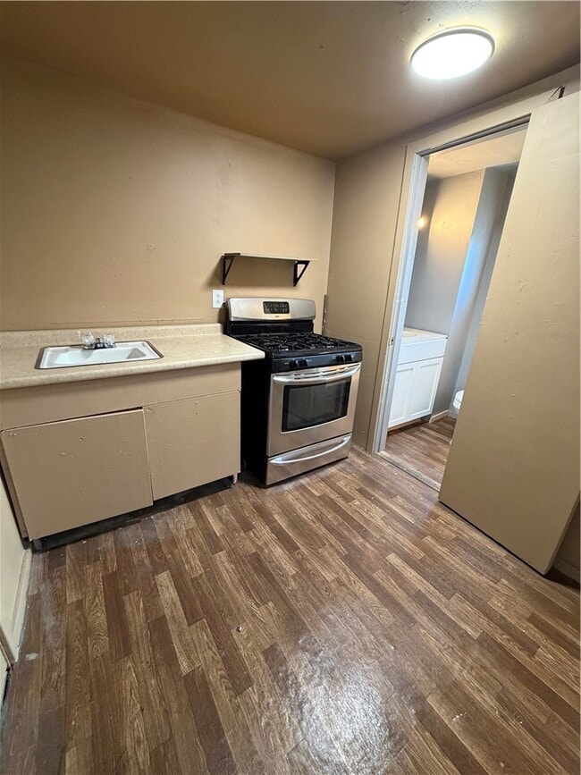 Building Photo - 752 S Main St