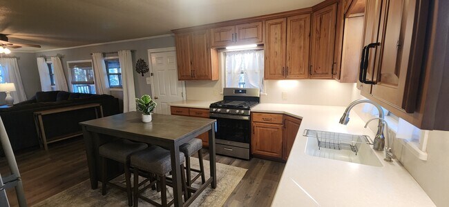 Foto del edificio - 403 Brady Canyon Rd