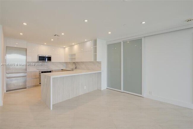 Building Photo - 201 Crandon Blvd