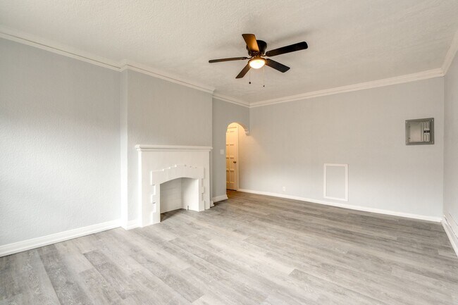 Building Photo - 2840 S Moreland Blvd