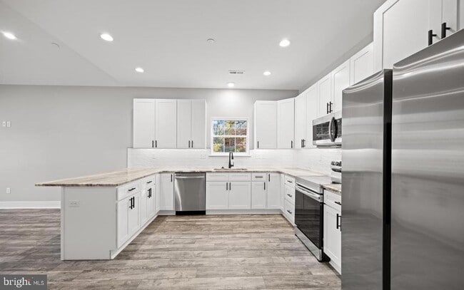 Building Photo - 29345 Greenfield Ave