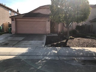 Primary Photo - Back On The Renal Market Cozy 3 Bedroom Ho...