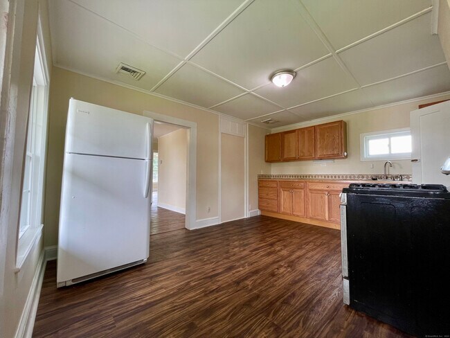 Building Photo - 59 Hotchkiss St