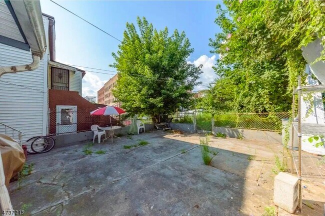 Foto del edificio - 768 Communipaw Ave