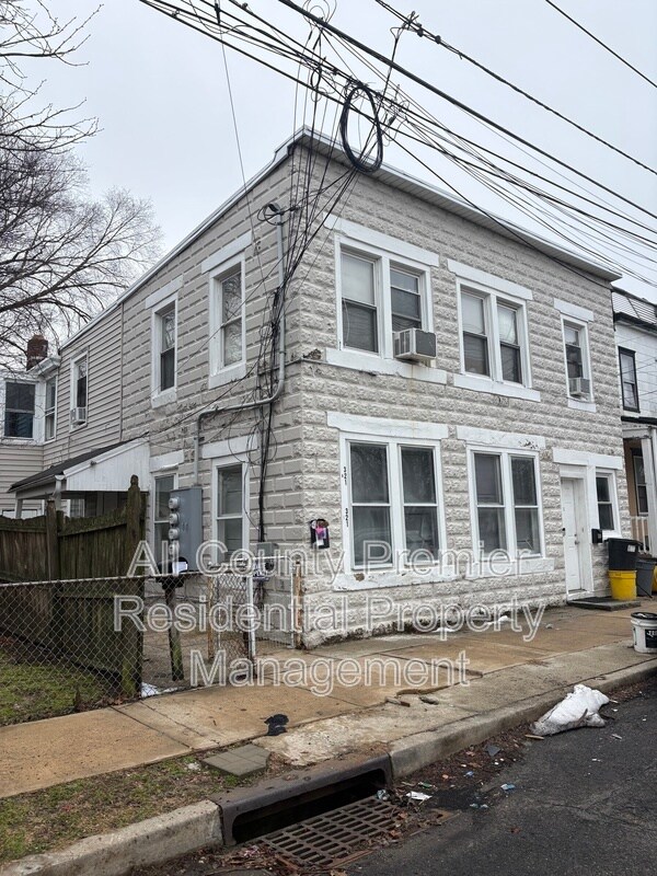 Foto del edificio - 319 Hobart Ave